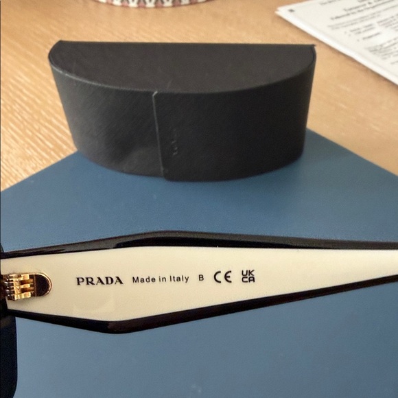 Elegant Black Prada Sunglasses - Picture 4 of 4